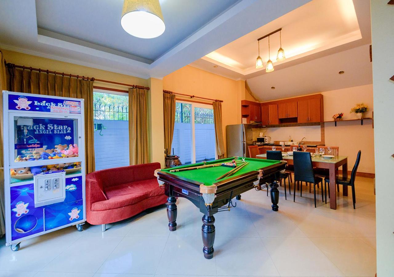 4 Bedroom Town With Private Pool Hébergement de vacances Pattaya