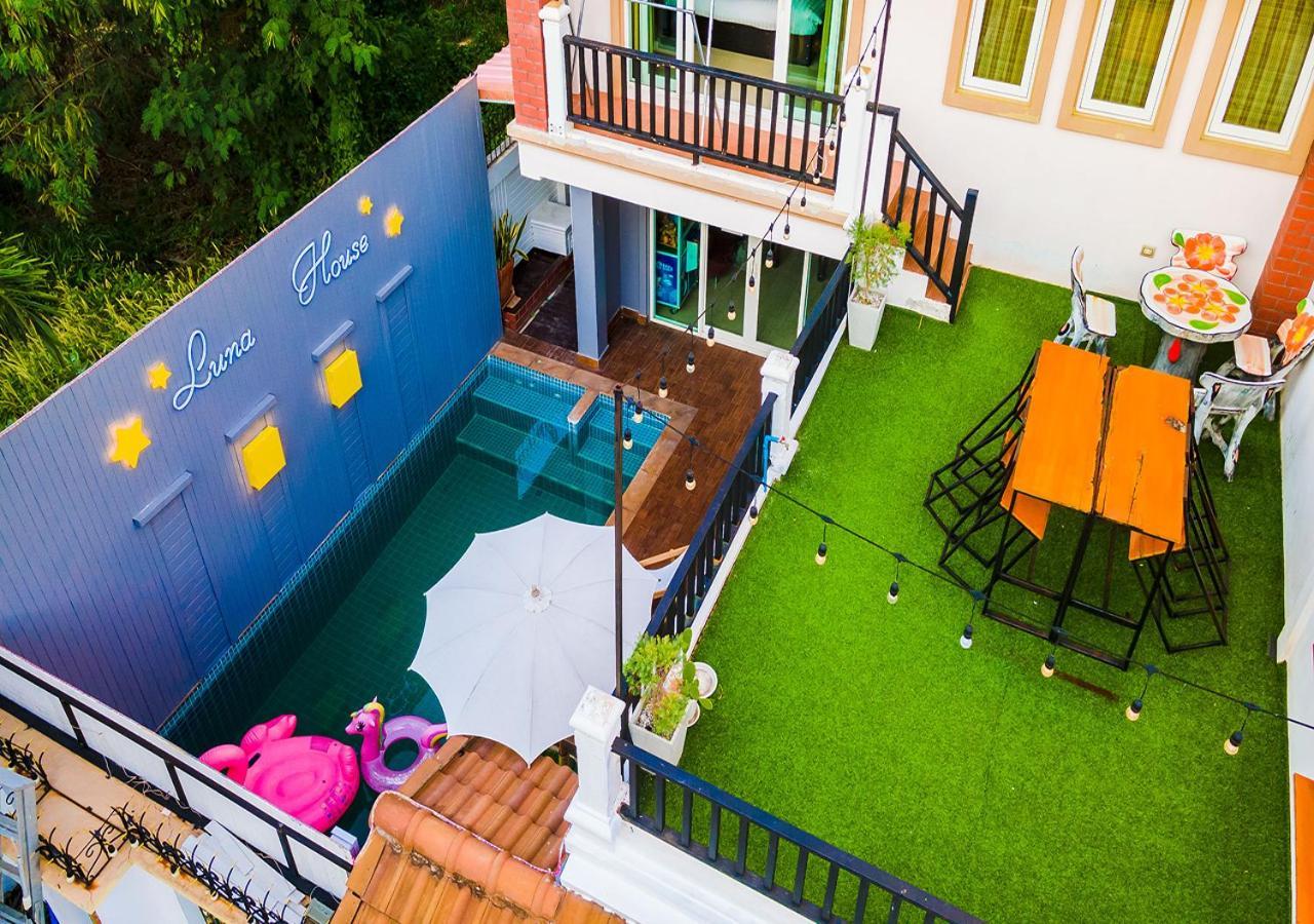 Hébergement de vacances 4 Bedroom Town With Private Pool