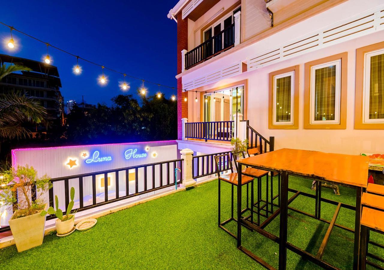 4 Bedroom Town With Private Pool Hébergement de vacances *