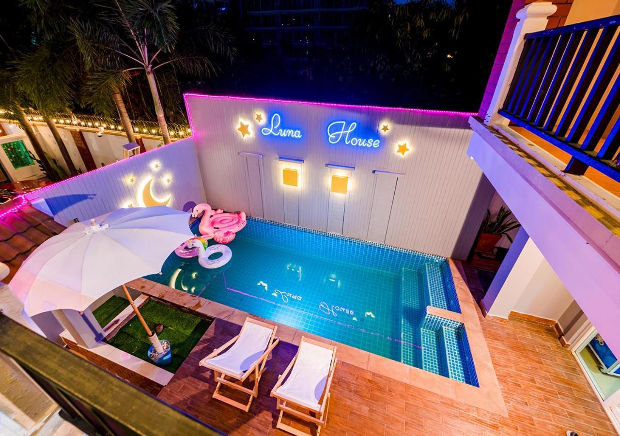 4 Bedroom Town With Private Pool Rumah liburan