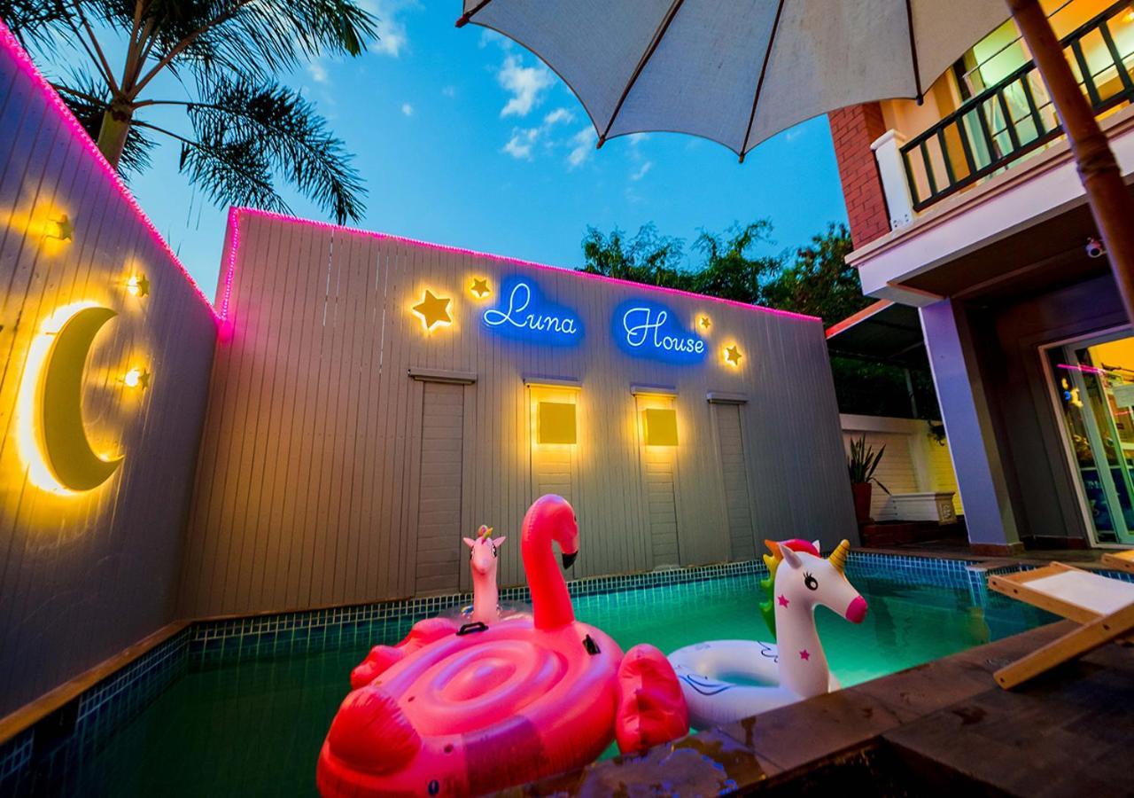Rumah liburan 4 Bedroom Town With Private Pool