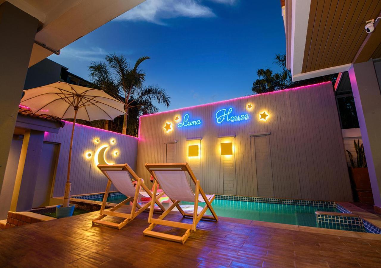 4 Bedroom Town With Private Pool Rumah liburan *